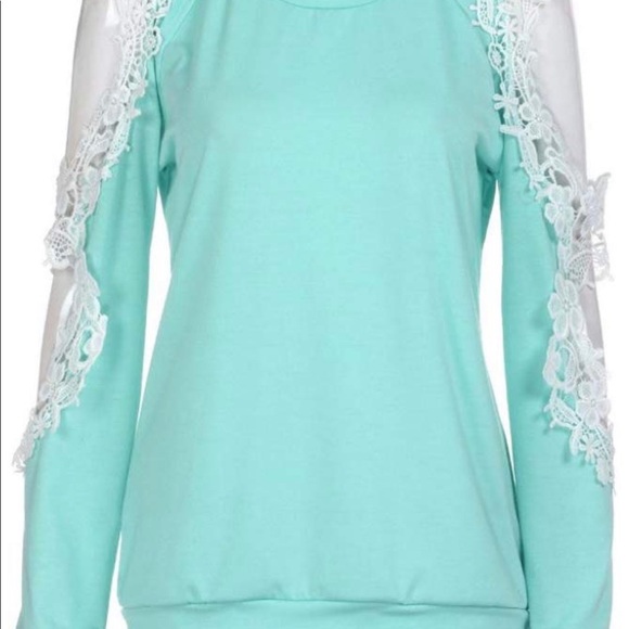 1 LEFT Off shoulder cut out lace long sleeve - Picture 4 of 6